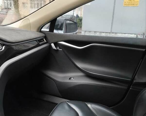 Белый Тесла Модель С, объемом двигателя 0 л и пробегом 116 тыс. км за 16000 $, фото 28 на Automoto.ua