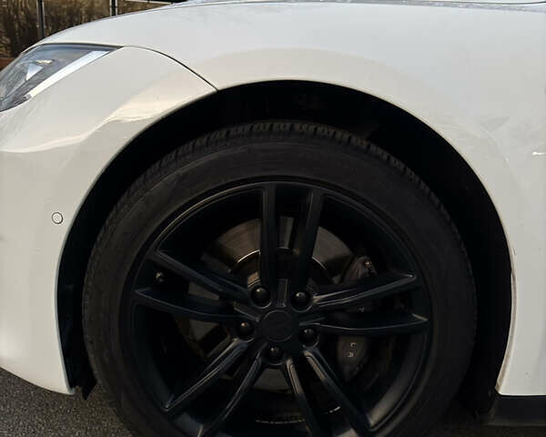 Білий Тесла Модель С, об'ємом двигуна 0 л та пробігом 108 тис. км за 14200 $, фото 10 на Automoto.ua