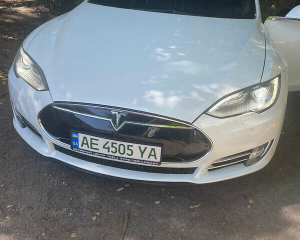 Білий Тесла Модель С, об'ємом двигуна 0 л та пробігом 150 тис. км за 16500 $, фото 4 на Automoto.ua