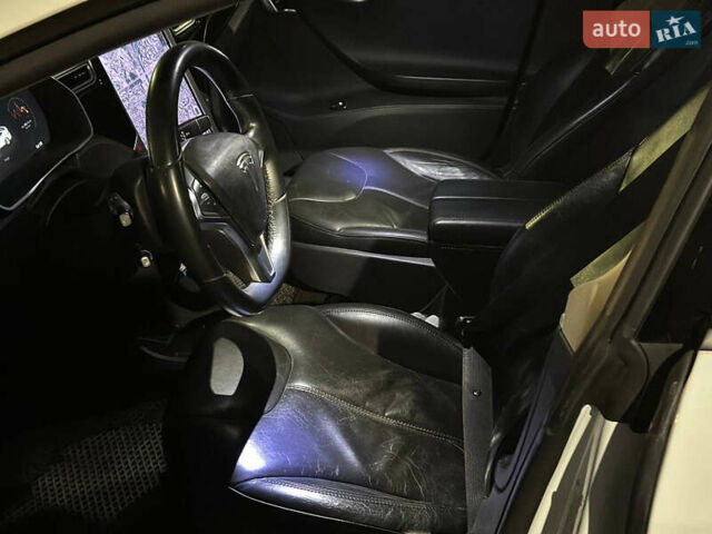 Белый Тесла Модель С, объемом двигателя 0 л и пробегом 186 тыс. км за 17600 $, фото 14 на Automoto.ua