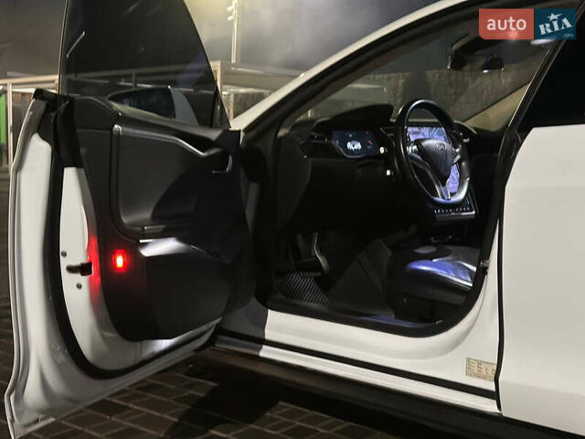 Белый Тесла Модель С, объемом двигателя 0 л и пробегом 186 тыс. км за 17600 $, фото 12 на Automoto.ua