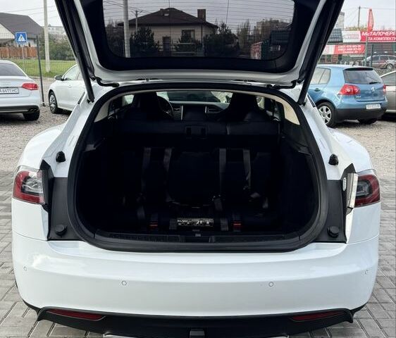 Белый Тесла Модель С, объемом двигателя 0 л и пробегом 189 тыс. км за 15700 $, фото 5 на Automoto.ua