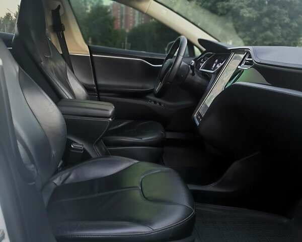 Белый Тесла Модель С, объемом двигателя 0 л и пробегом 213 тыс. км за 11900 $, фото 17 на Automoto.ua