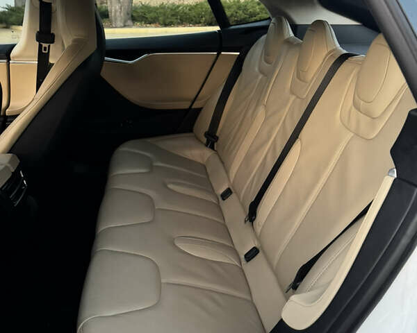 Білий Тесла Модель С, об'ємом двигуна 0 л та пробігом 108 тис. км за 14200 $, фото 8 на Automoto.ua