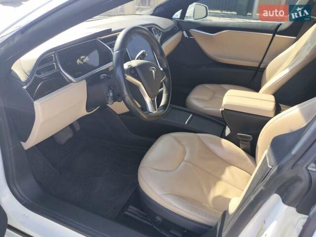 Белый Тесла Модель С, объемом двигателя 0 л и пробегом 195 тыс. км за 12000 $, фото 1 на Automoto.ua