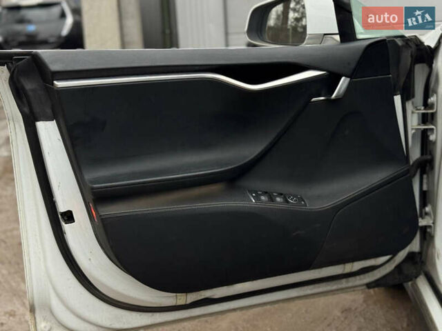 Белый Тесла Модель С, объемом двигателя 0 л и пробегом 400 тыс. км за 8700 $, фото 15 на Automoto.ua