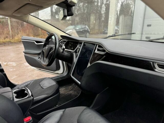 Белый Тесла Модель С, объемом двигателя 0 л и пробегом 393 тыс. км за 7999 $, фото 15 на Automoto.ua