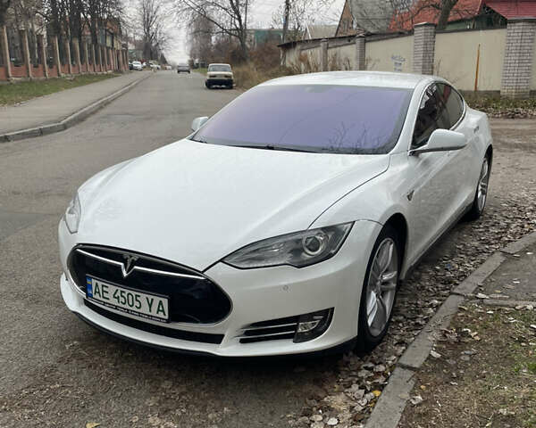 Белый Тесла Модель С, объемом двигателя 0 л и пробегом 150 тыс. км за 17000 $, фото 1 на Automoto.ua