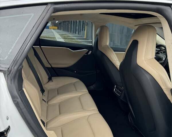 Белый Тесла Модель С, объемом двигателя 0 л и пробегом 272 тыс. км за 22500 $, фото 15 на Automoto.ua
