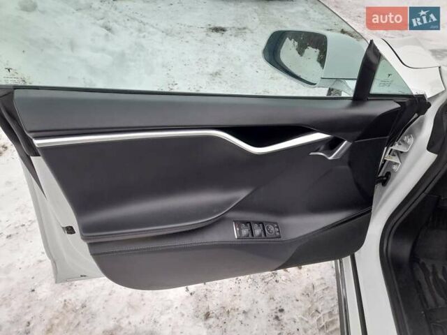 Білий Тесла Модель С, об'ємом двигуна 0 л та пробігом 167 тис. км за 13900 $, фото 9 на Automoto.ua