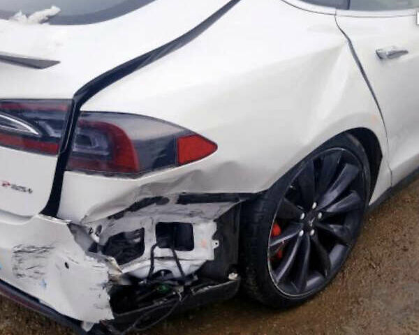 Тесла Модель С 2014 в Кривом Роге на Automoto.ua Белый Тесла Модель С, объемом двигателя 0 л и пробегом 208 тыс. км за 12700 $, фото 11 на Automoto.ua
