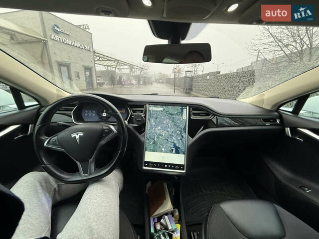 Белый Тесла Модель С, объемом двигателя 0 л и пробегом 217 тыс. км за 11200 $, фото 12 на Automoto.ua
