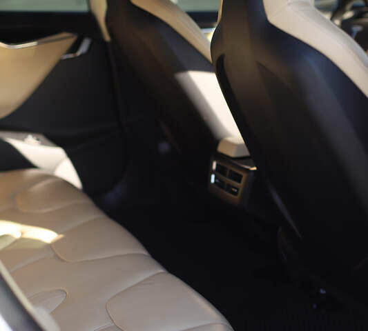 Белый Тесла Модель С, объемом двигателя 0 л и пробегом 135 тыс. км за 19500 $, фото 37 на Automoto.ua