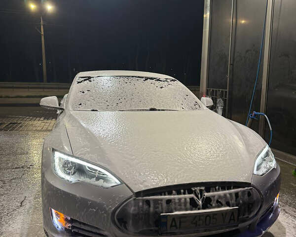 Белый Тесла Модель С, объемом двигателя 0 л и пробегом 150 тыс. км за 17000 $, фото 8 на Automoto.ua