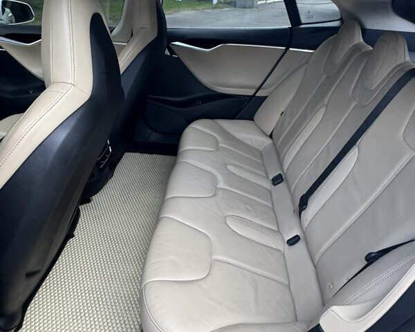 Белый Тесла Модель С, объемом двигателя 0 л и пробегом 169 тыс. км за 14500 $, фото 4 на Automoto.ua
