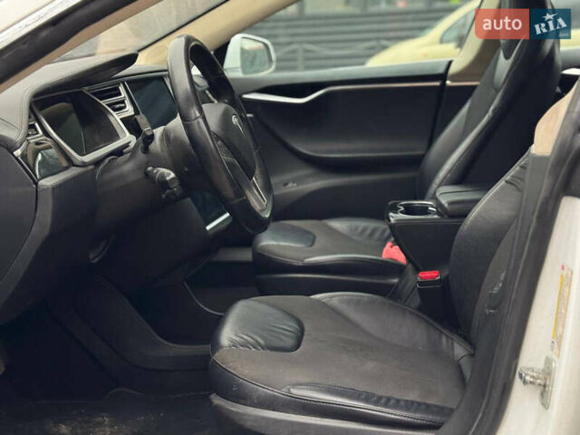 Белый Тесла Модель С, объемом двигателя 0 л и пробегом 400 тыс. км за 8700 $, фото 4 на Automoto.ua