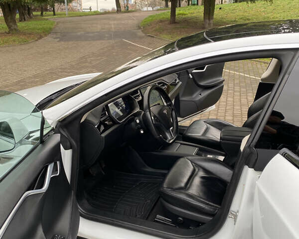 Белый Тесла Модель С, объемом двигателя 0 л и пробегом 166 тыс. км за 14000 $, фото 19 на Automoto.ua