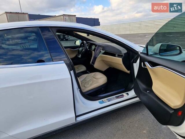 Белый Тесла Модель С, объемом двигателя 0 л и пробегом 201 тыс. км за 11500 $, фото 3 на Automoto.ua
