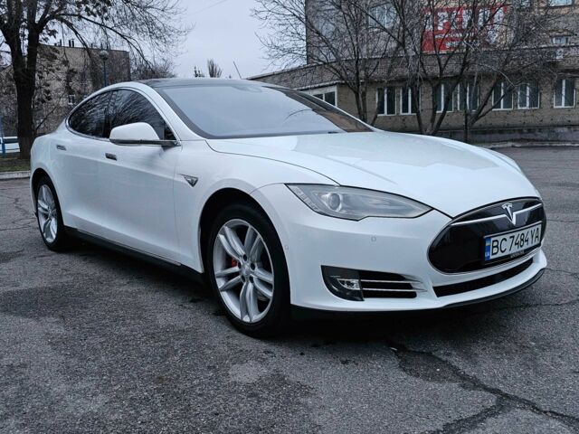 Белый Тесла Модель С, объемом двигателя 0 л и пробегом 69 тыс. км за 16500 $, фото 1 на Automoto.ua