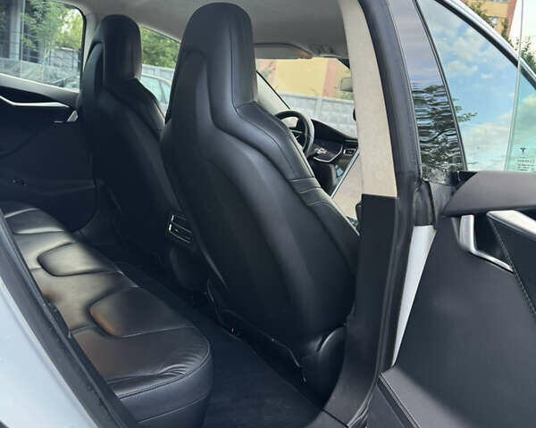 Белый Тесла Модель С, объемом двигателя 0 л и пробегом 108 тыс. км за 16500 $, фото 11 на Automoto.ua