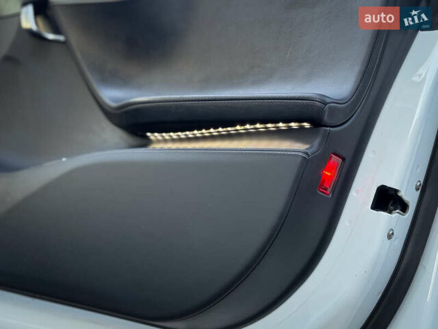 Білий Тесла Модель С, об'ємом двигуна 0 л та пробігом 189 тис. км за 12900 $, фото 30 на Automoto.ua