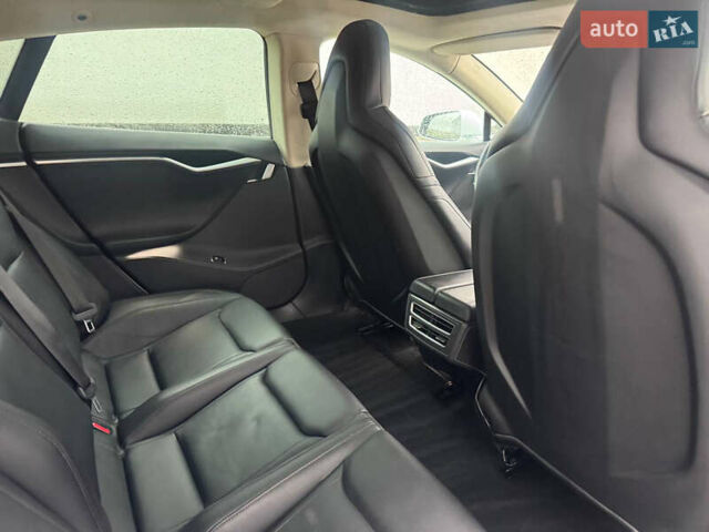 Белый Тесла Модель С, объемом двигателя 0 л и пробегом 110 тыс. км за 14700 $, фото 7 на Automoto.ua