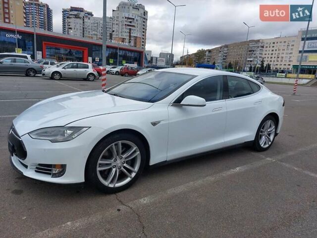 Белый Тесла Модель С, объемом двигателя 0 л и пробегом 120 тыс. км за 16100 $, фото 39 на Automoto.ua