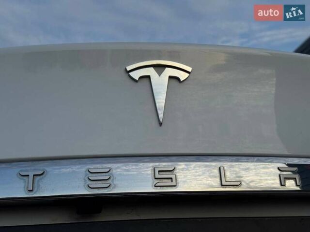 Білий Тесла Модель С, об'ємом двигуна 0 л та пробігом 470 тис. км за 13700 $, фото 21 на Automoto.ua