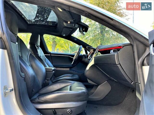 Белый Тесла Модель С, объемом двигателя 0 л и пробегом 126 тыс. км за 19700 $, фото 26 на Automoto.ua