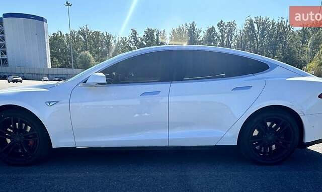 Белый Тесла Модель С, объемом двигателя 0 л и пробегом 132 тыс. км за 13500 $, фото 3 на Automoto.ua