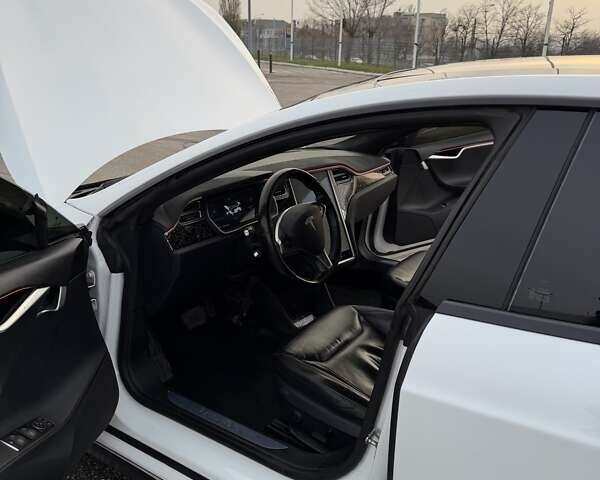 Білий Тесла Модель С, об'ємом двигуна 0 л та пробігом 144 тис. км за 16500 $, фото 14 на Automoto.ua