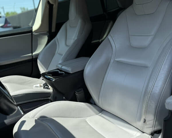 Белый Тесла Модель С, объемом двигателя 0 л и пробегом 156 тыс. км за 20000 $, фото 26 на Automoto.ua