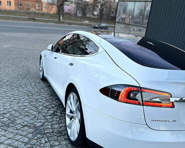 Білий Тесла Модель С, об'ємом двигуна 0 л та пробігом 174 тис. км за 24900 $, фото 3 на Automoto.ua