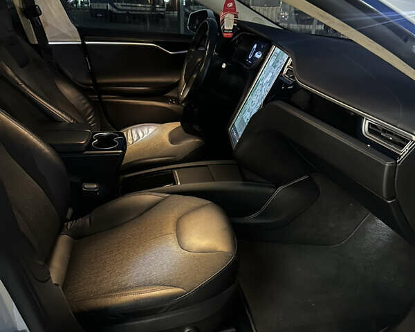 Білий Тесла Модель С, об'ємом двигуна 0 л та пробігом 250 тис. км за 13500 $, фото 11 на Automoto.ua