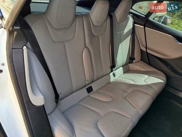 Білий Тесла Модель С, об'ємом двигуна 0 л та пробігом 253 тис. км за 15000 $, фото 13 на Automoto.ua