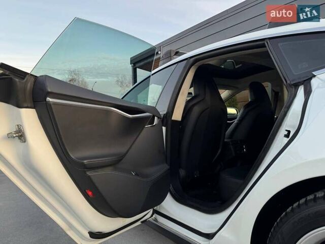 Білий Тесла Модель С, об'ємом двигуна 0 л та пробігом 470 тис. км за 13700 $, фото 40 на Automoto.ua