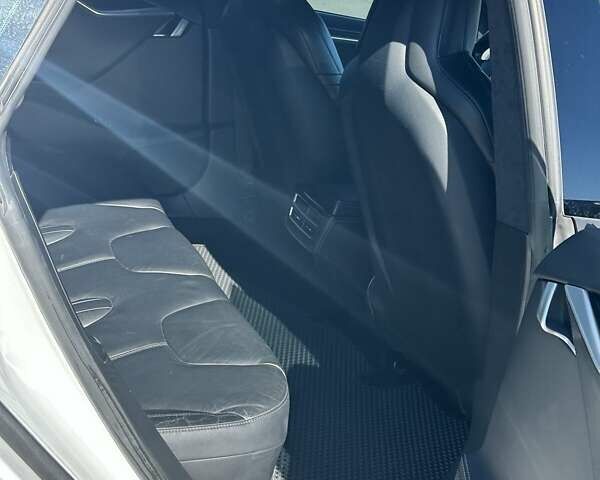 Белый Тесла Модель С, объемом двигателя 0 л и пробегом 132 тыс. км за 13500 $, фото 7 на Automoto.ua