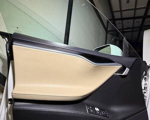 Белый Тесла Модель С, объемом двигателя 0 л и пробегом 220 тыс. км за 17300 $, фото 16 на Automoto.ua