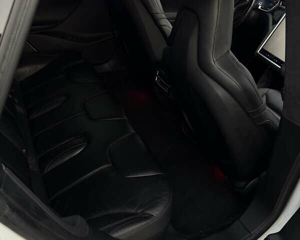 Білий Тесла Модель С, об'ємом двигуна 0 л та пробігом 144 тис. км за 16500 $, фото 22 на Automoto.ua