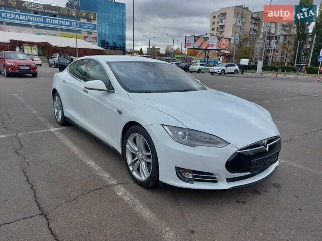 Белый Тесла Модель С, объемом двигателя 0 л и пробегом 120 тыс. км за 16100 $, фото 42 на Automoto.ua
