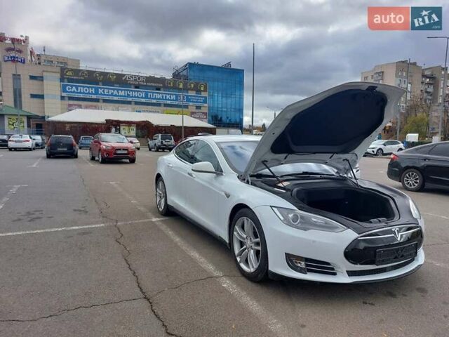 Белый Тесла Модель С, объемом двигателя 0 л и пробегом 120 тыс. км за 16100 $, фото 31 на Automoto.ua