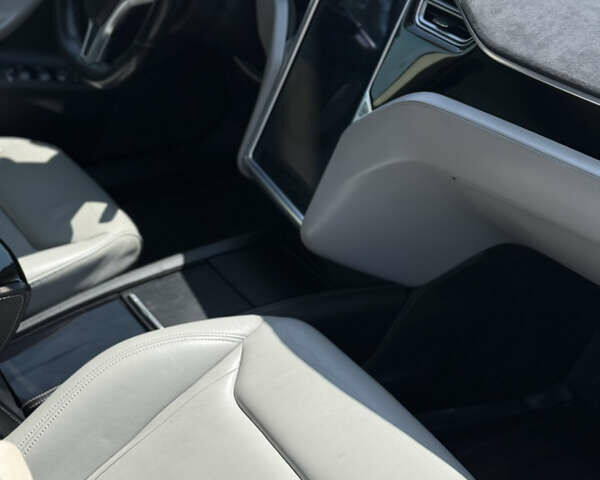 Белый Тесла Модель С, объемом двигателя 0 л и пробегом 156 тыс. км за 20000 $, фото 15 на Automoto.ua