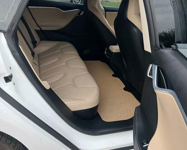 Белый Тесла Модель С, объемом двигателя 0 л и пробегом 135 тыс. км за 14500 $, фото 16 на Automoto.ua