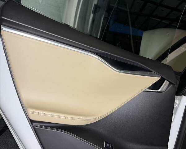 Белый Тесла Модель С, объемом двигателя 0 л и пробегом 220 тыс. км за 17300 $, фото 11 на Automoto.ua