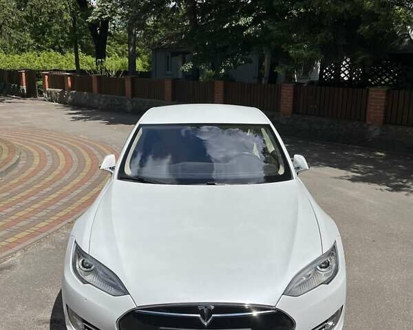 Белый Тесла Модель С, объемом двигателя 0 л и пробегом 66 тыс. км за 22000 $, фото 1 на Automoto.ua