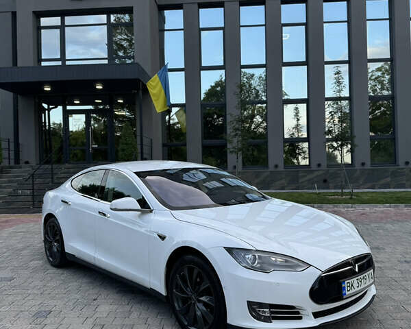 Белый Тесла Модель С, объемом двигателя 0 л и пробегом 108 тыс. км за 16500 $, фото 4 на Automoto.ua