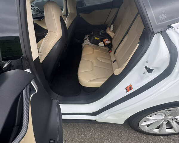 Білий Тесла Модель С, об'ємом двигуна 0 л та пробігом 172 тис. км за 14900 $, фото 14 на Automoto.ua
