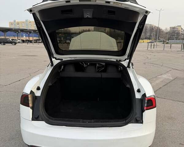 Білий Тесла Модель С, об'ємом двигуна 0 л та пробігом 144 тис. км за 16500 $, фото 12 на Automoto.ua