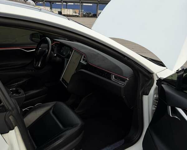 Білий Тесла Модель С, об'ємом двигуна 0 л та пробігом 144 тис. км за 16500 $, фото 18 на Automoto.ua