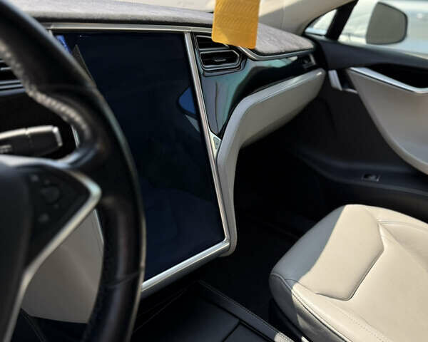 Белый Тесла Модель С, объемом двигателя 0 л и пробегом 156 тыс. км за 20000 $, фото 27 на Automoto.ua